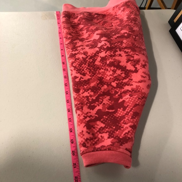 Under Armour‎ Womens Sweatshirt L Pink Camo Artsy  Loose Oversized Pullover Boxy - Picture 10 of 12